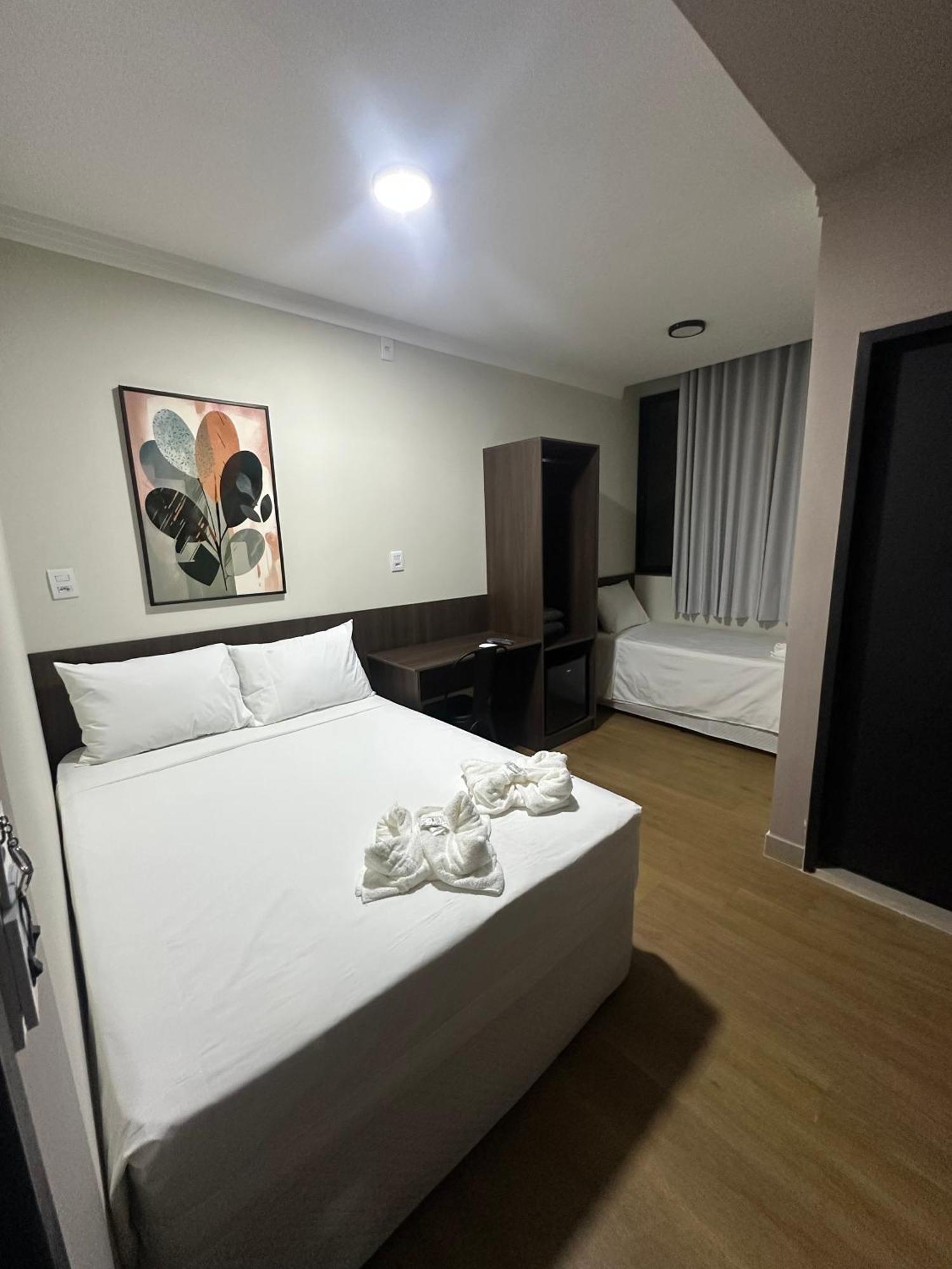 Otto Hotel โกเวร์นาดอร์ วาลาดาเรส ภายนอก รูปภาพ