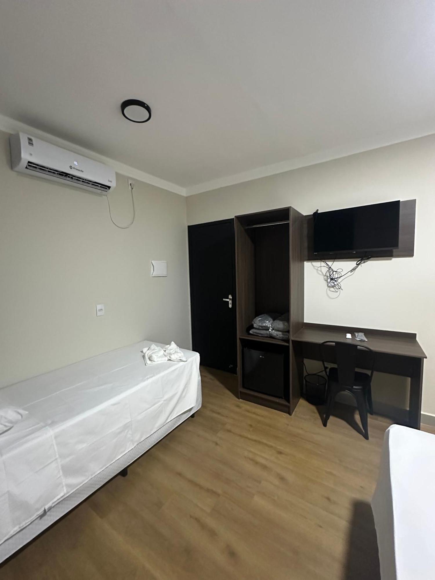 Otto Hotel โกเวร์นาดอร์ วาลาดาเรส ภายนอก รูปภาพ